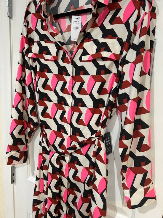 Express Geometric Print Shirt Dress in Pink & Black NWT - Picture 4 of 8